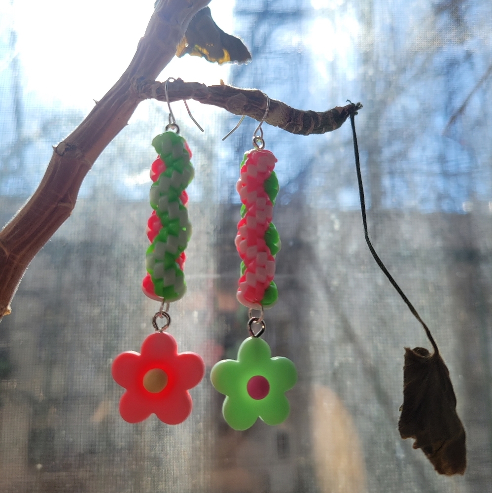 Pink Green Zigzags w Flower Charms - Handmade Lanyard / Scoobidou Earrings